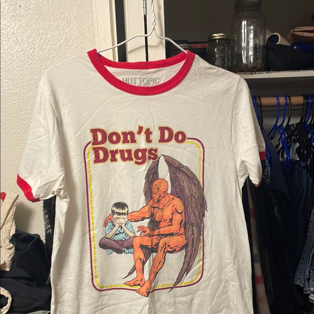Hot Topic White and Red Kids Graphic Tee